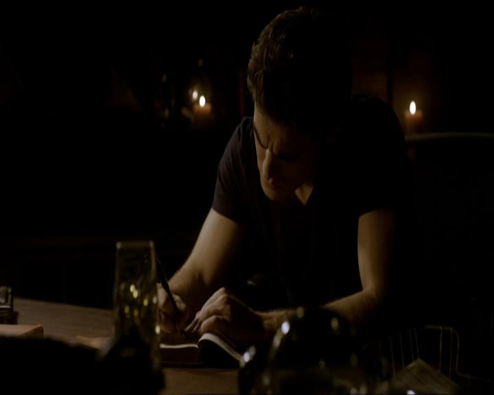 VampireDiariesWorld_dot_org-1x03FridayNightBites2214.jpg