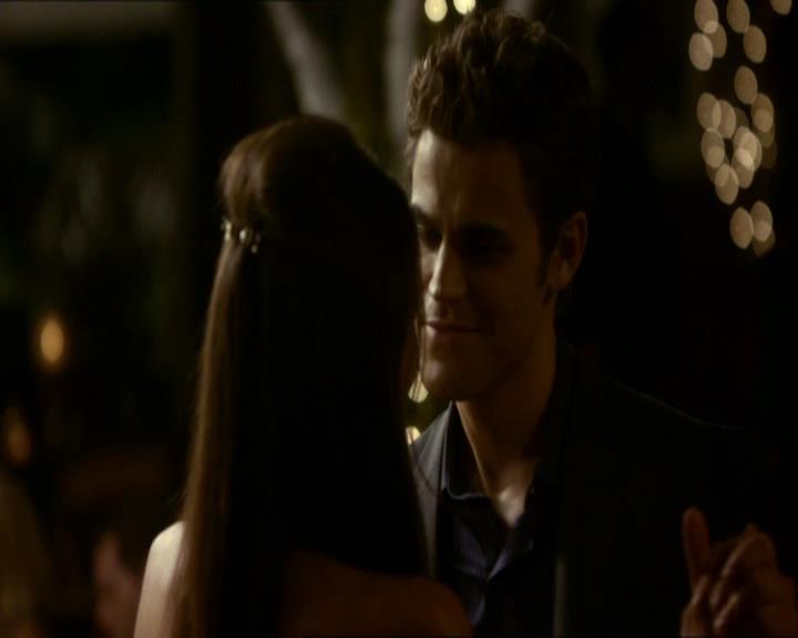 VampireDiariesWorld_dot_org-104FamilyTies1630.jpg