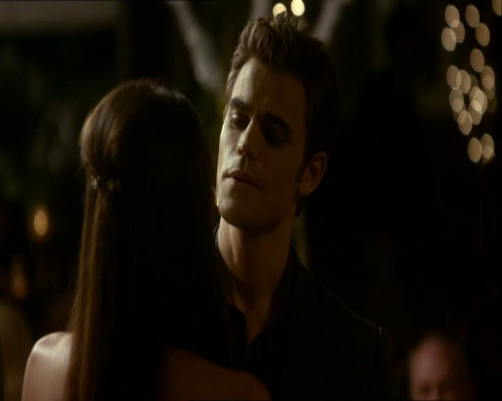 VampireDiariesWorld_dot_org-104FamilyTies1631.jpg