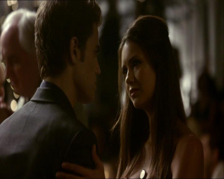 VampireDiariesWorld_dot_org-104FamilyTies1660.jpg