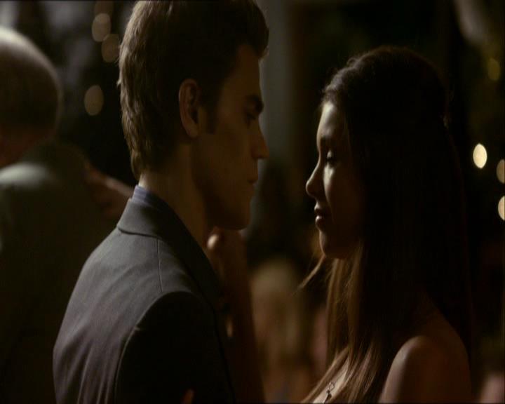 VampireDiariesWorld_dot_org-104FamilyTies1676.jpg