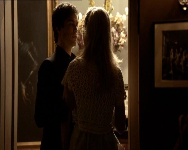 VampireDiariesWorld_dot_org-104FamilyTies1812.jpg