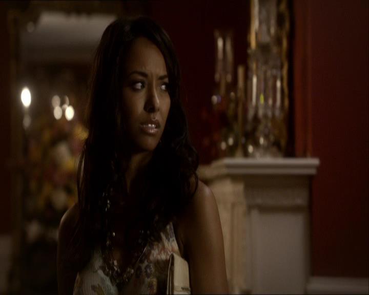 VampireDiariesWorld_dot_org-104FamilyTies1892.jpg