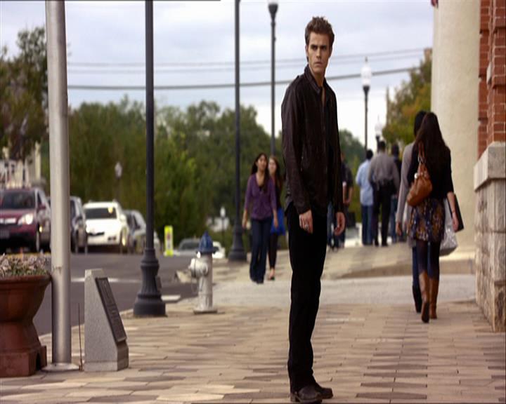 VampireDiariesWorld_dot_org-108-162Candles0282.jpg