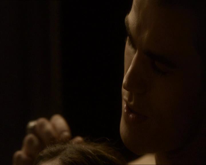 VampireDiariesWorld_dot_org-110TheTurningPoint2005.jpg