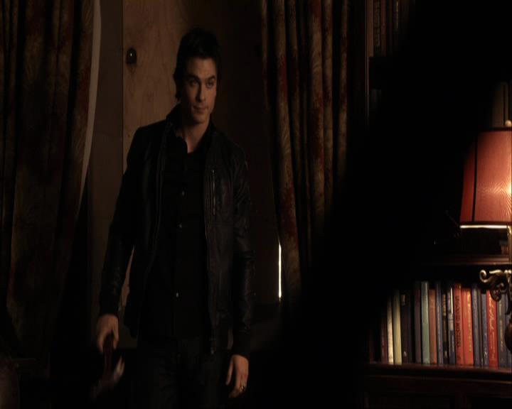 VampireDiariesWorld_dot_org-117LetTheRightOneIn0204.jpg