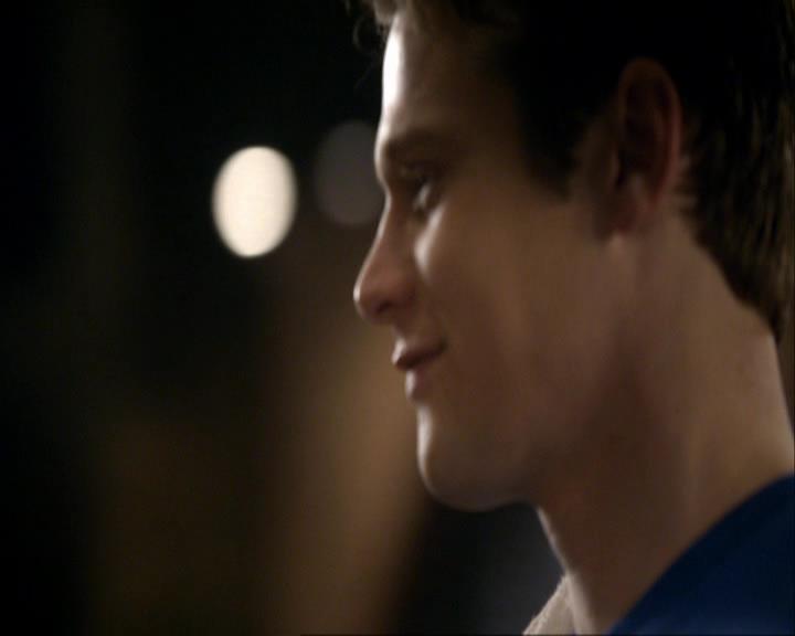 VampireDiariesWorld_dot_org-117LetTheRightOneIn0402.jpg