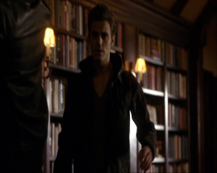 VampireDiariesWorld_dot_org-117LetTheRightOneIn0409.jpg