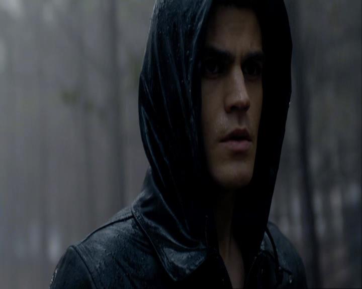 VampireDiariesWorld_dot_org-117LetTheRightOneIn0432.jpg