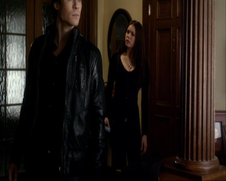 VampireDiariesWorld_dot_org-117LetTheRightOneIn0456.jpg