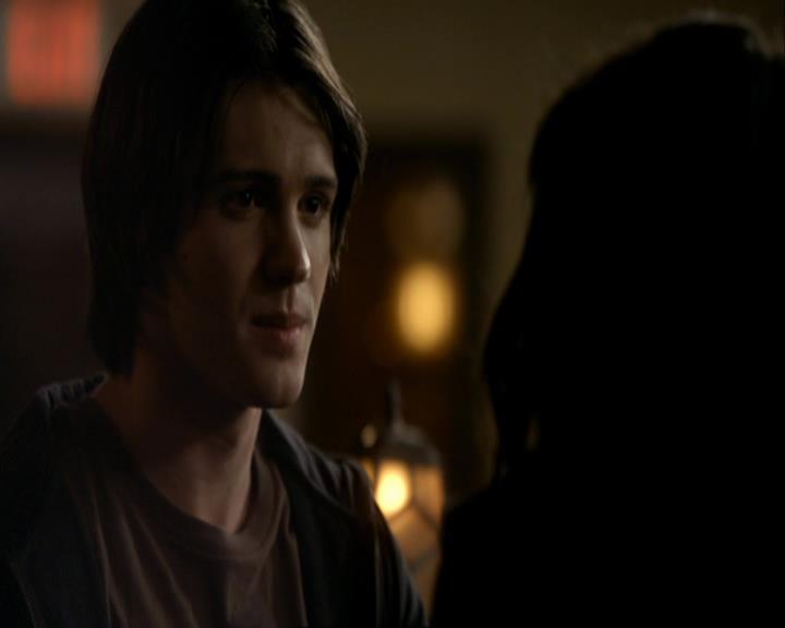 VampireDiariesWorld_dot_org-117LetTheRightOneIn0760.jpg