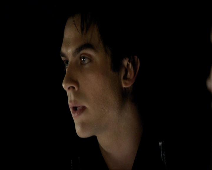 VampireDiariesWorld_dot_org-117LetTheRightOneIn0900.jpg