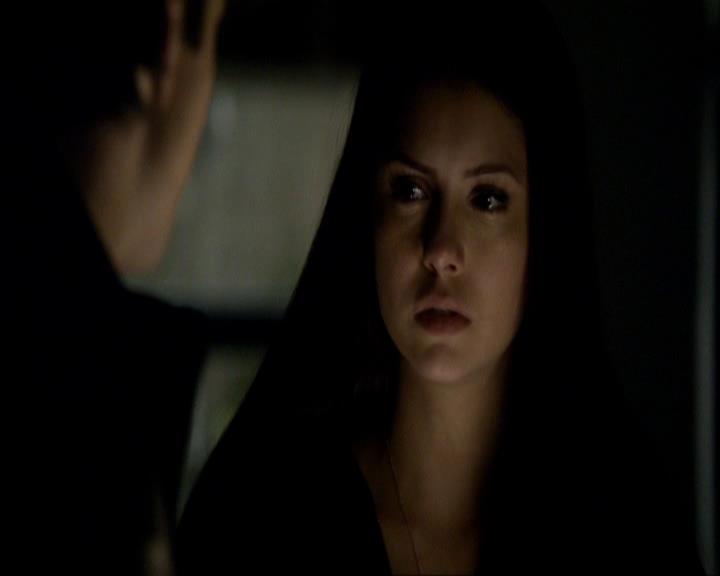 VampireDiariesWorld_dot_org-117LetTheRightOneIn0936.jpg