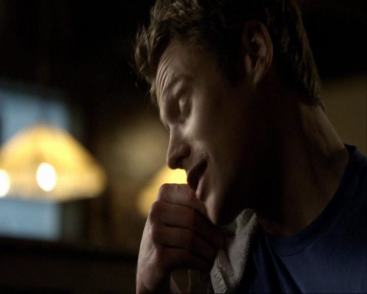 VampireDiariesWorld_dot_org-117LetTheRightOneIn0975.jpg