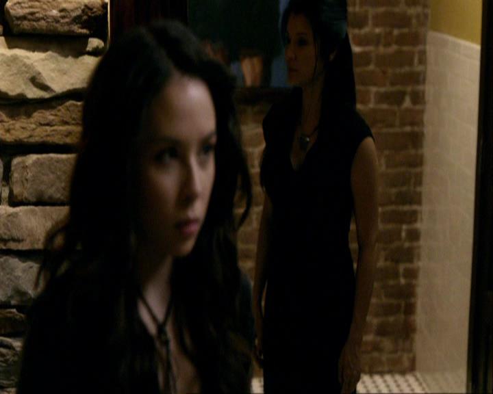 VampireDiariesWorld_dot_org-117LetTheRightOneIn1350.jpg