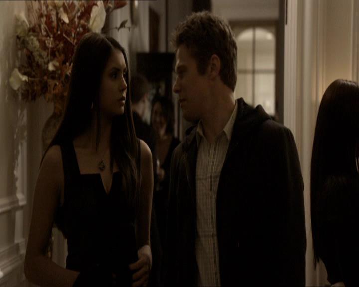 VampireDiariesWorld_dot_org-118UnderControl1389.jpg