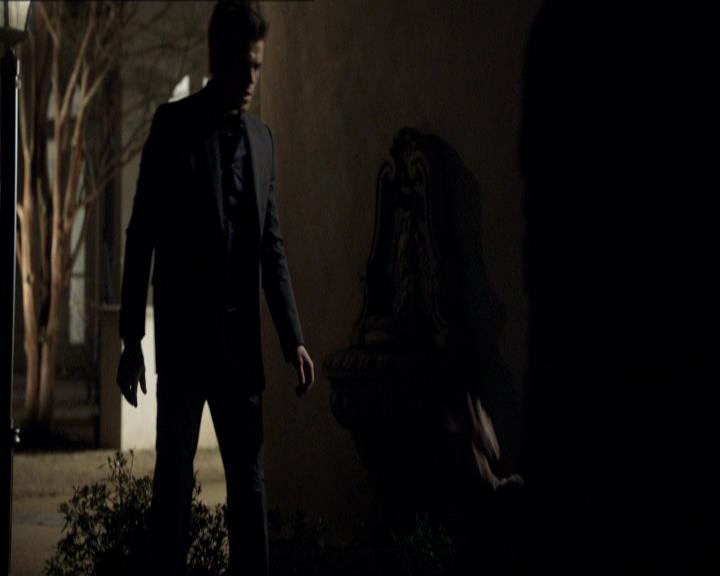 VampireDiariesWorld_dot_org-118UnderControl1744.jpg