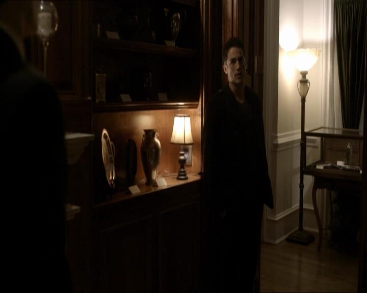 VampireDiariesWorld_dot_org-118UnderControl1863.jpg