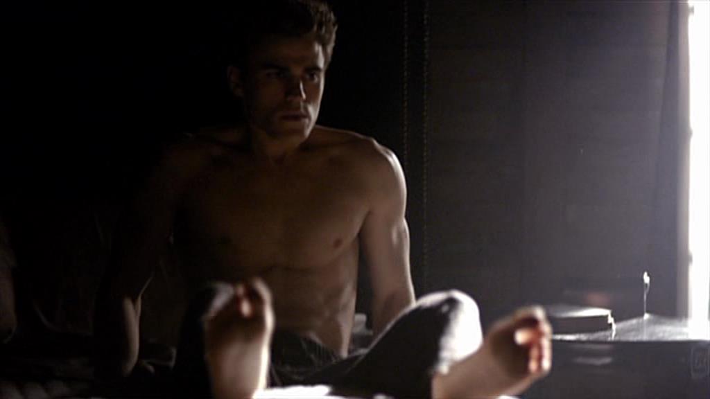 VampireDiariesWorld-dot-org_TVD-S1-SpecialFeatures_IntoMysticFalls_Captures00017.jpg