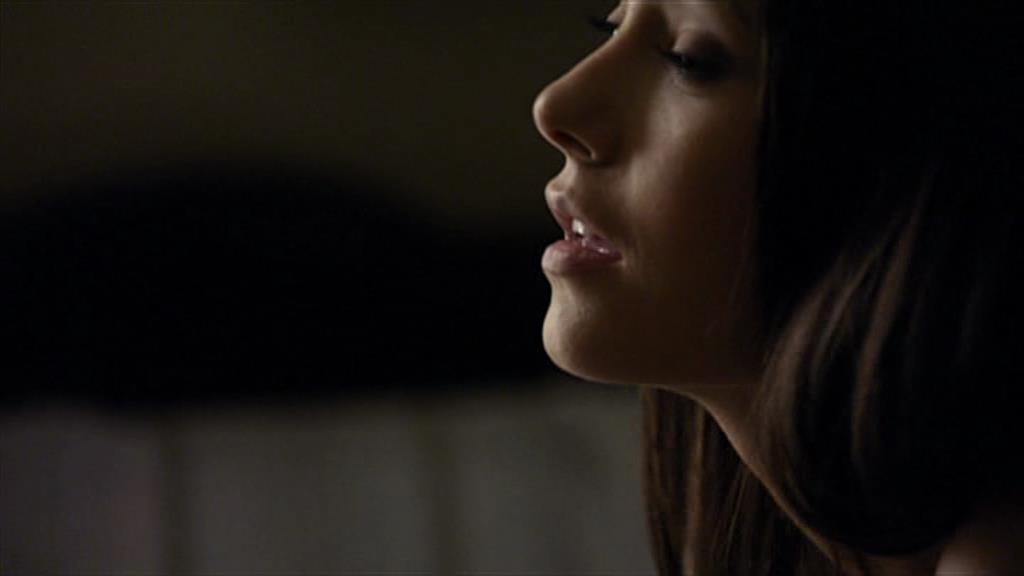 VampireDiariesWorld-dot-org_TVD-S1-SpecialFeatures_IntoMysticFalls_Captures00035.jpg