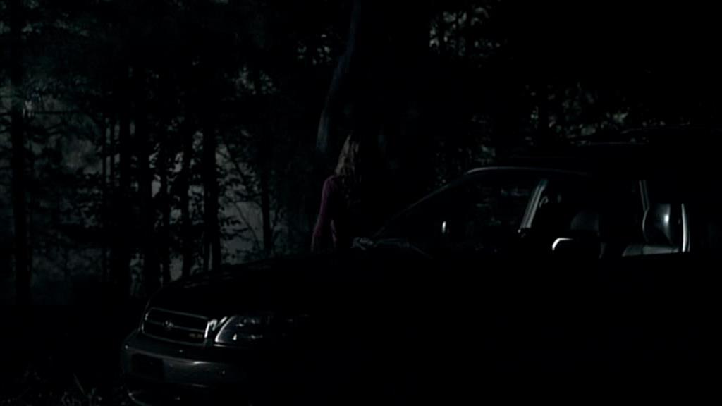 VampireDiariesWorld-dot-org_TVD-S1-SpecialFeatures_IntoMysticFalls_Captures01542.jpg