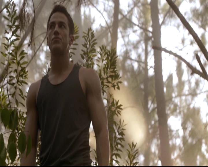 VampireDiariesWorld-dot-org_2x03BadMoonRising0093.jpg