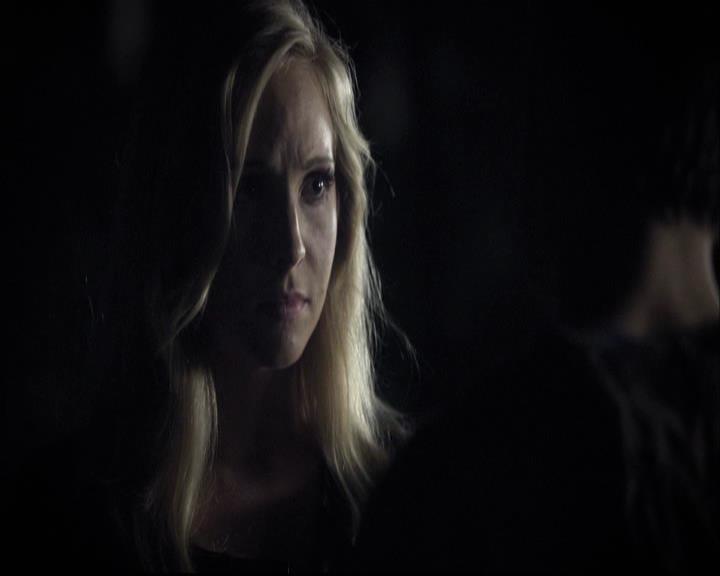 VampireDiariesWorld-dot-org_2x03BadMoonRising1976.jpg