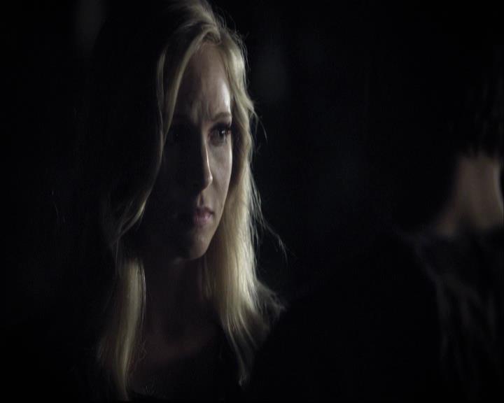 VampireDiariesWorld-dot-org_2x03BadMoonRising1977.jpg