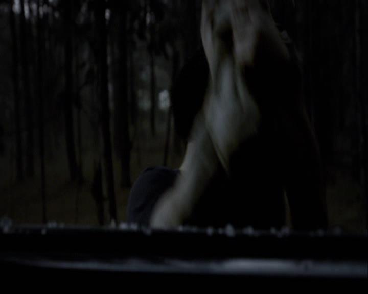 VampireDiariesWorld-dot-org_2x03BadMoonRising1995.jpg