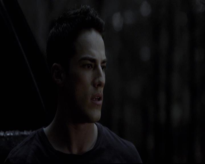 VampireDiariesWorld-dot-org_2x03BadMoonRising1998.jpg