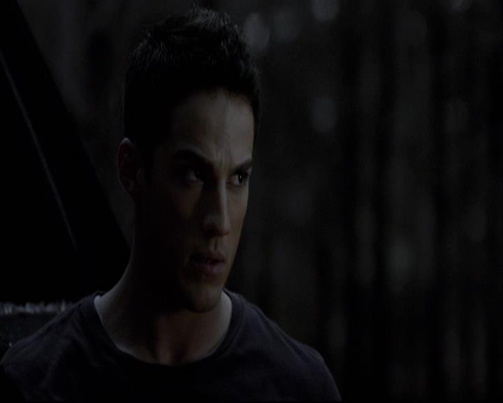 VampireDiariesWorld-dot-org_2x03BadMoonRising2001.jpg