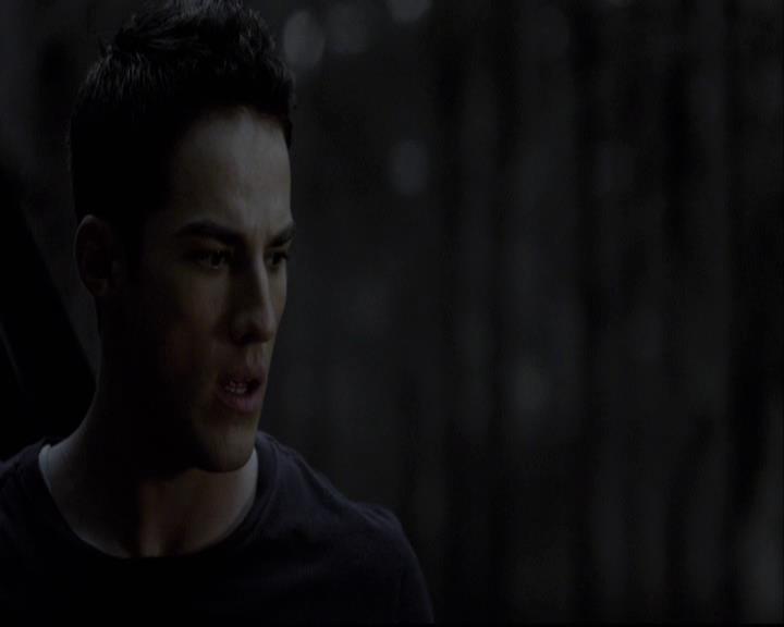 VampireDiariesWorld-dot-org_2x03BadMoonRising2007.jpg