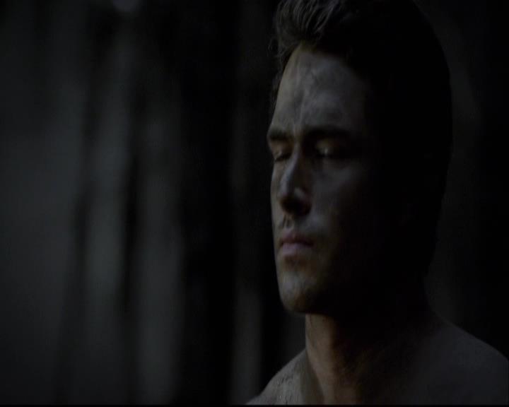 VampireDiariesWorld-dot-org_2x03BadMoonRising2010.jpg