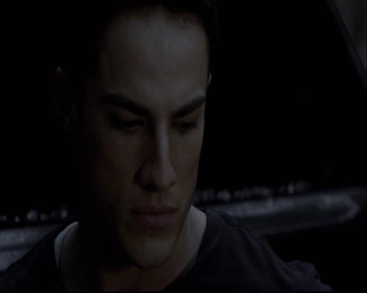 VampireDiariesWorld-dot-org_2x03BadMoonRising2020.jpg