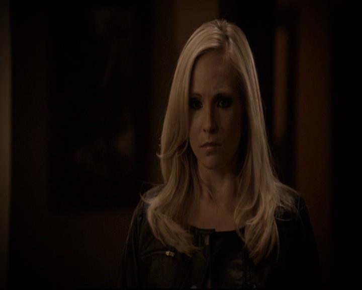 VampireDiariesWorld-dot-org_2x03BadMoonRising2037.jpg