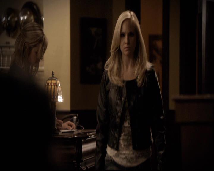 VampireDiariesWorld-dot-org_2x03BadMoonRising2040.jpg