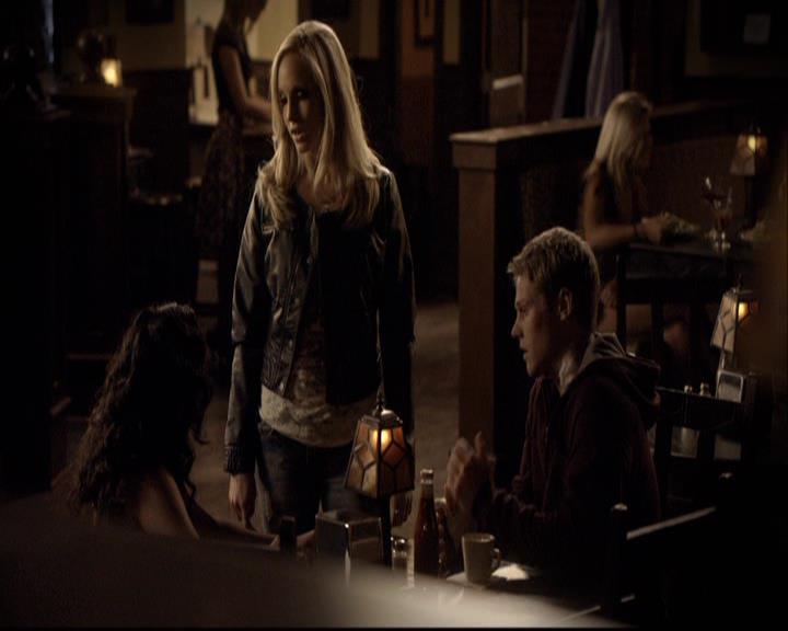 VampireDiariesWorld-dot-org_2x03BadMoonRising2050.jpg