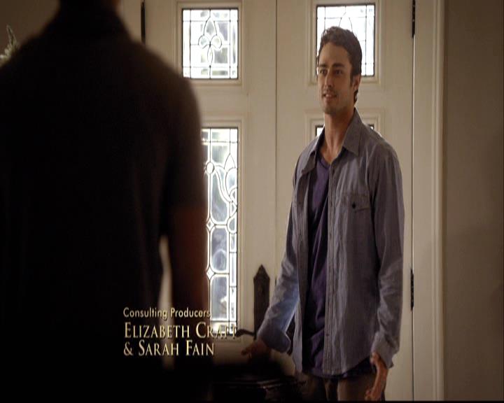 VampireDiariesWorld-dot-org_2x04MemoryLane0240.jpg