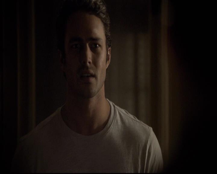 VampireDiariesWorld-dot-org_2x05KillOrBeKilled1944.jpg