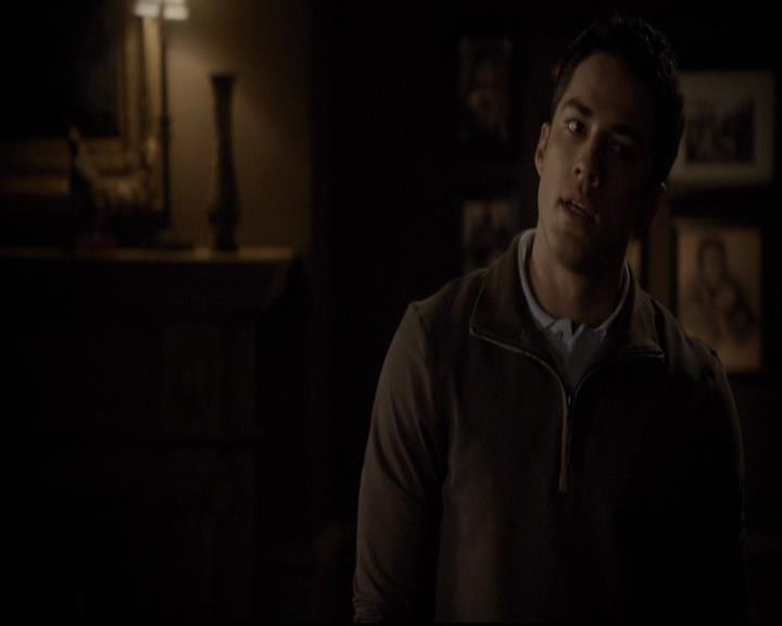 VampireDiariesWorld-dot-org_2x05KillOrBeKilled1945.jpg