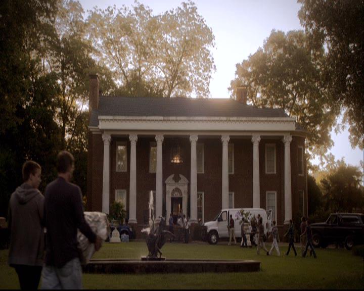 VampireDiariesWorld-dot-org_2x06PlanB0216.jpg