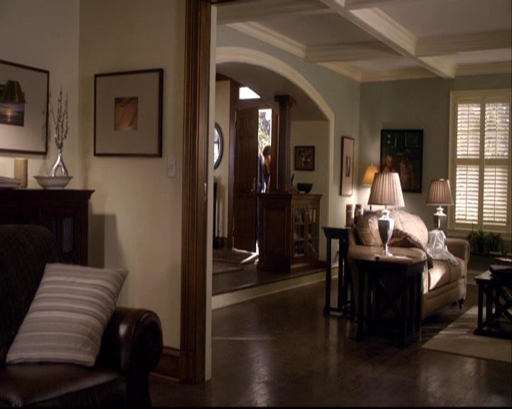 VampireDiariesWorld-dot-org_2x07Masquerade0110.jpg