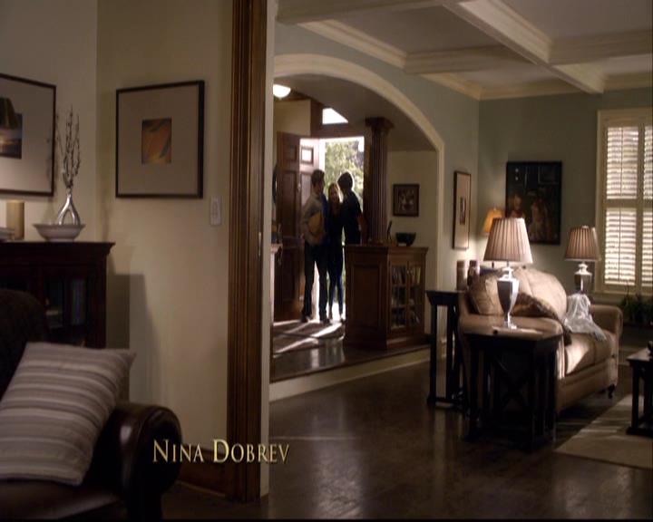 VampireDiariesWorld-dot-org_2x07Masquerade0112.jpg