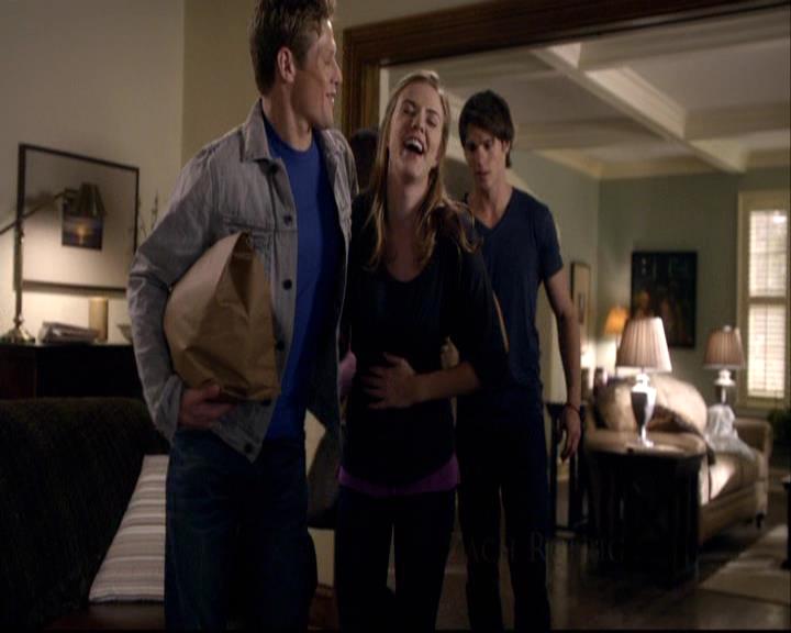 VampireDiariesWorld-dot-org_2x07Masquerade0132.jpg