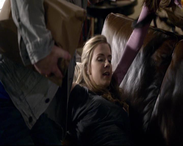 VampireDiariesWorld-dot-org_2x07Masquerade0137.jpg