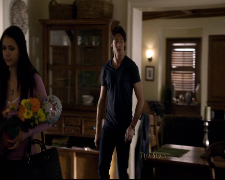 VampireDiariesWorld-dot-org_2x07Masquerade0146.jpg