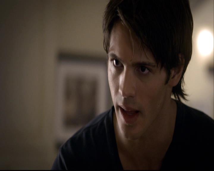 VampireDiariesWorld-dot-org_2x07Masquerade0155.jpg