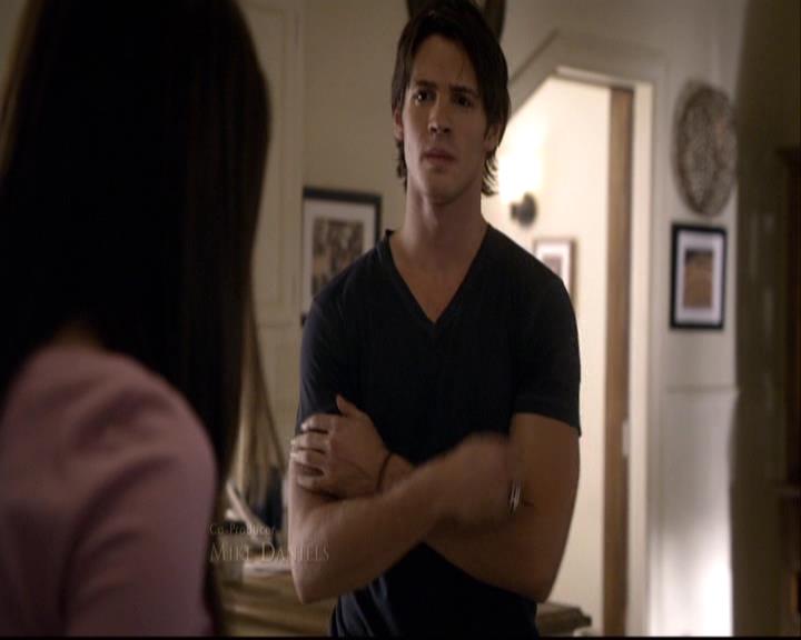 VampireDiariesWorld-dot-org_2x07Masquerade0158.jpg