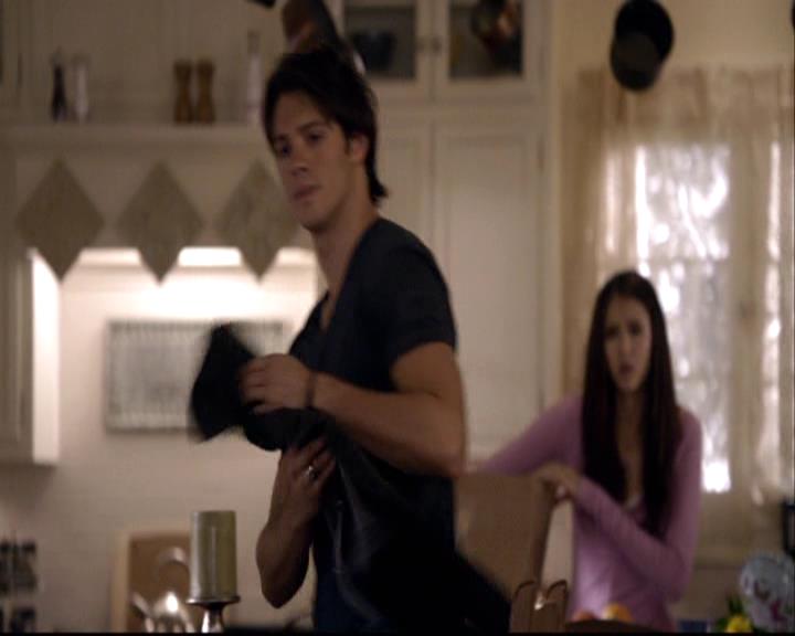 VampireDiariesWorld-dot-org_2x07Masquerade0175.jpg