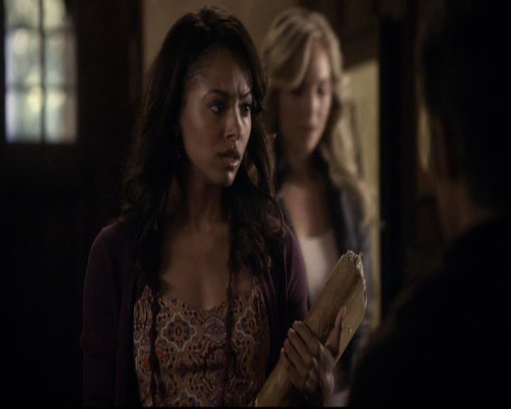 VampireDiariesWorld-dot-org_2x07Masquerade0243.jpg